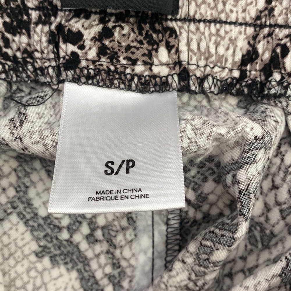 Express Python Print Loose Shorts Small - Picture 5 of 7